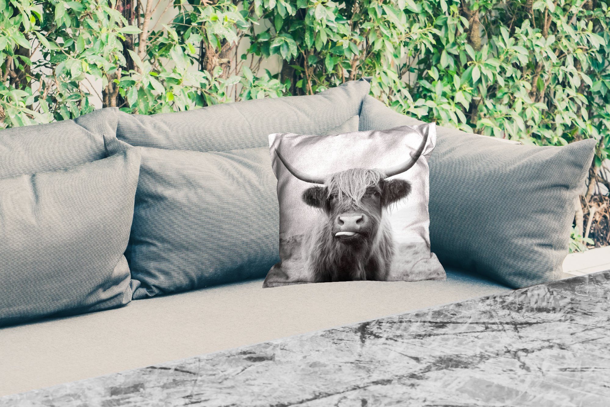 MuchoWow Dekokissen Tiere - Schottischer Highlander - Kuh - Schwarz - Weiß, Kissenbezüge, Kissenhülle, Dekokissen, Dekokissenbezug, Outdoor