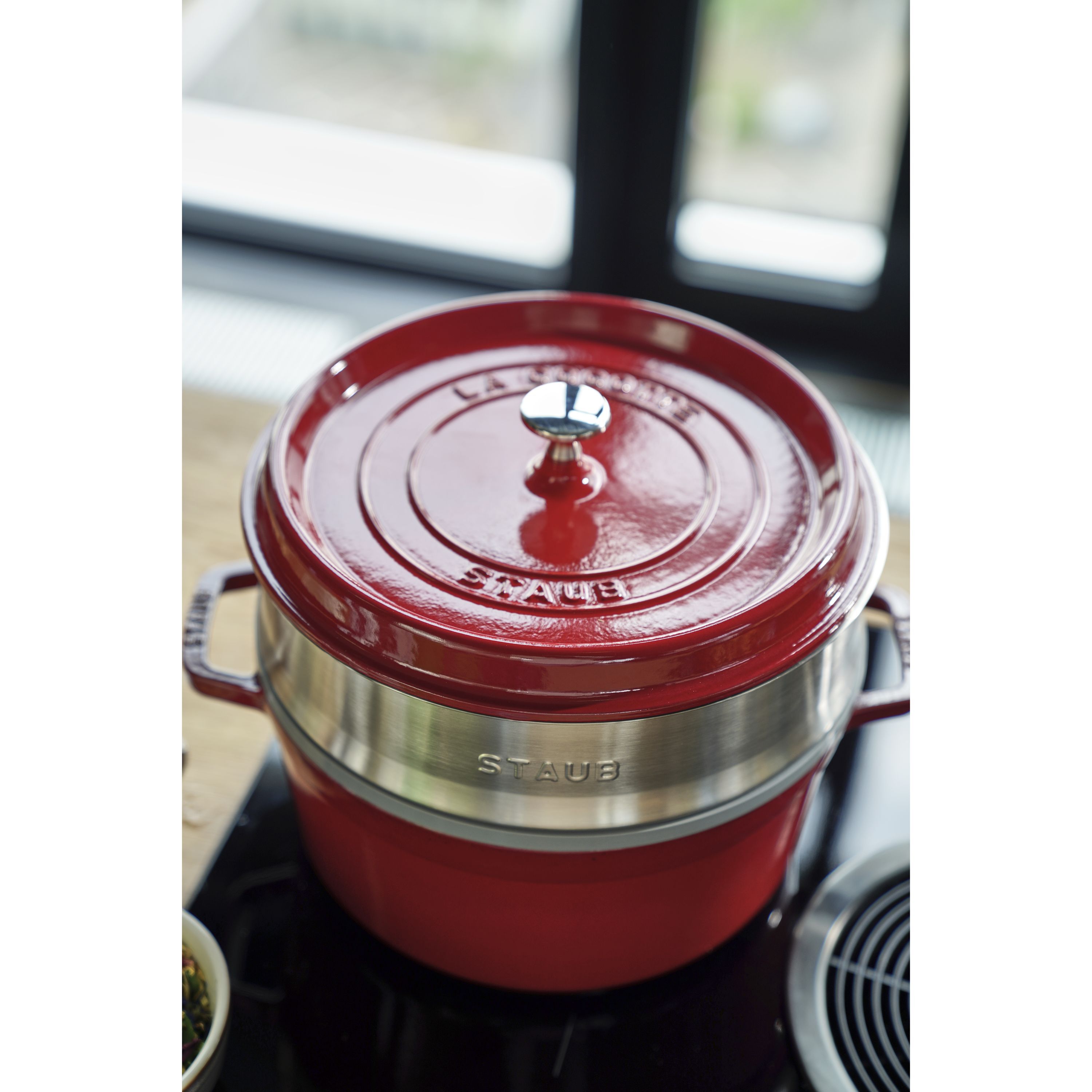 Cocotte mit Dämpfeinsatz 26 cm, rund, Kirsch-Rot, Gusseisen