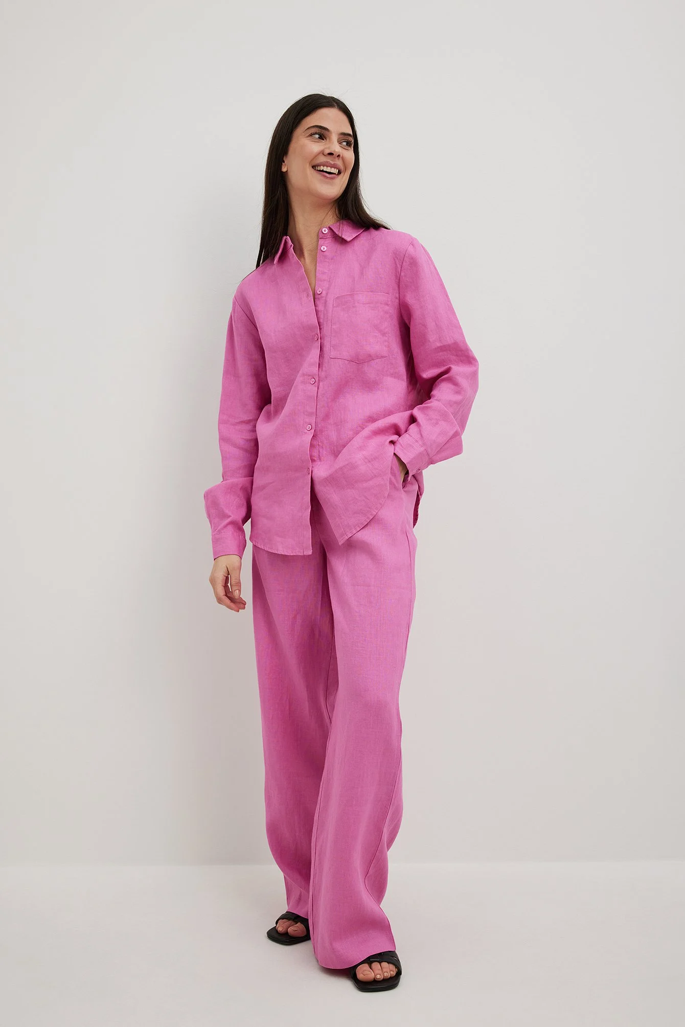 Leinenhose mit weiten Beinen
