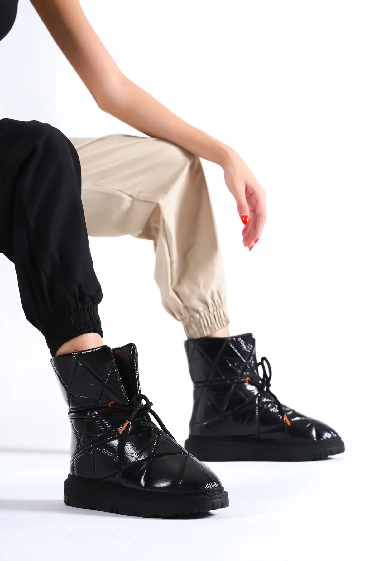 Capone Outfitters  Gesteppte Damen-Schneestiefel aus Fallschirmstoff mit verstellbarer Knöchelschnalle