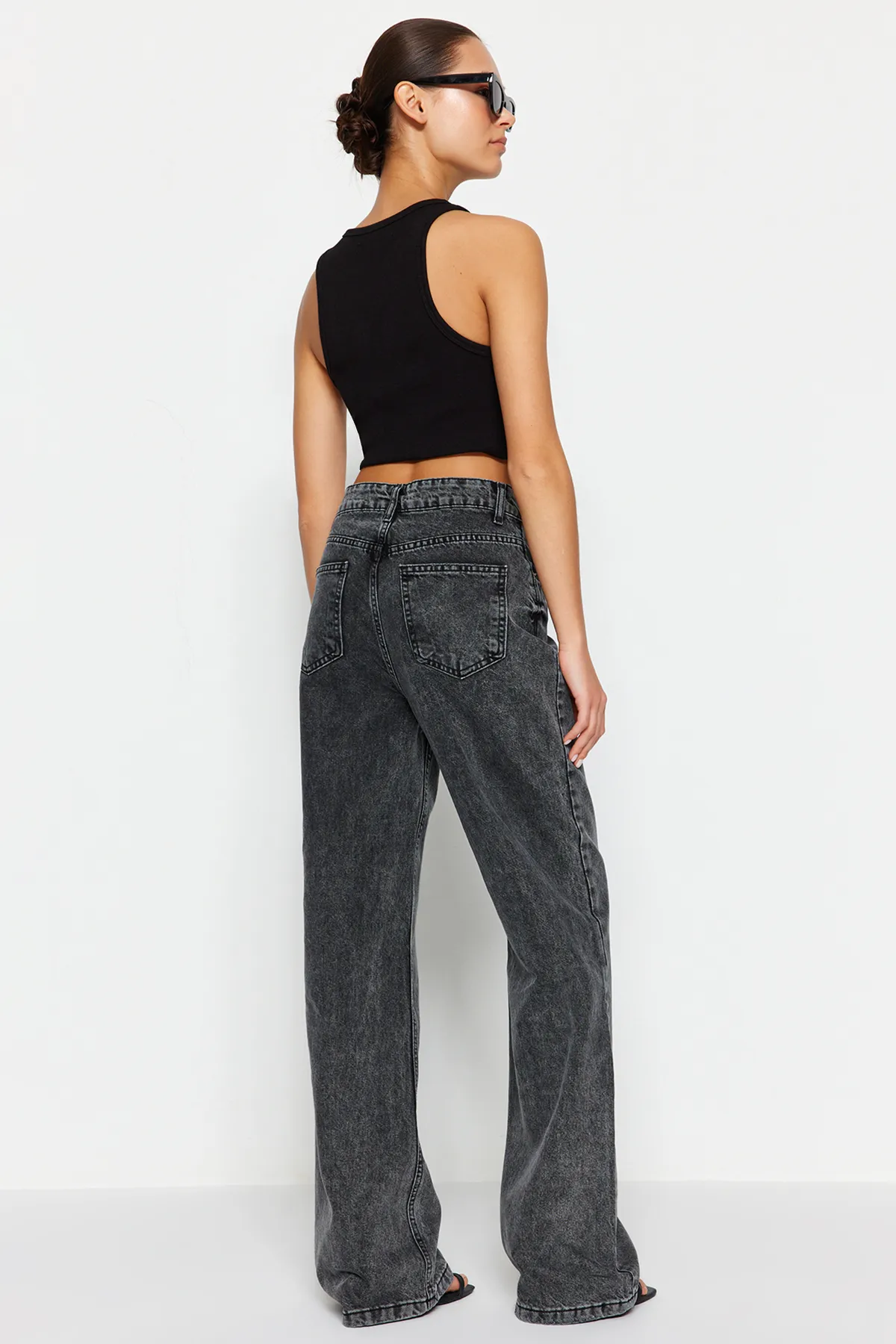 Trendyol Collection  Anthrazitfarbene High-Waist-Jeans mit weitem Bein TWOSS24JE00050