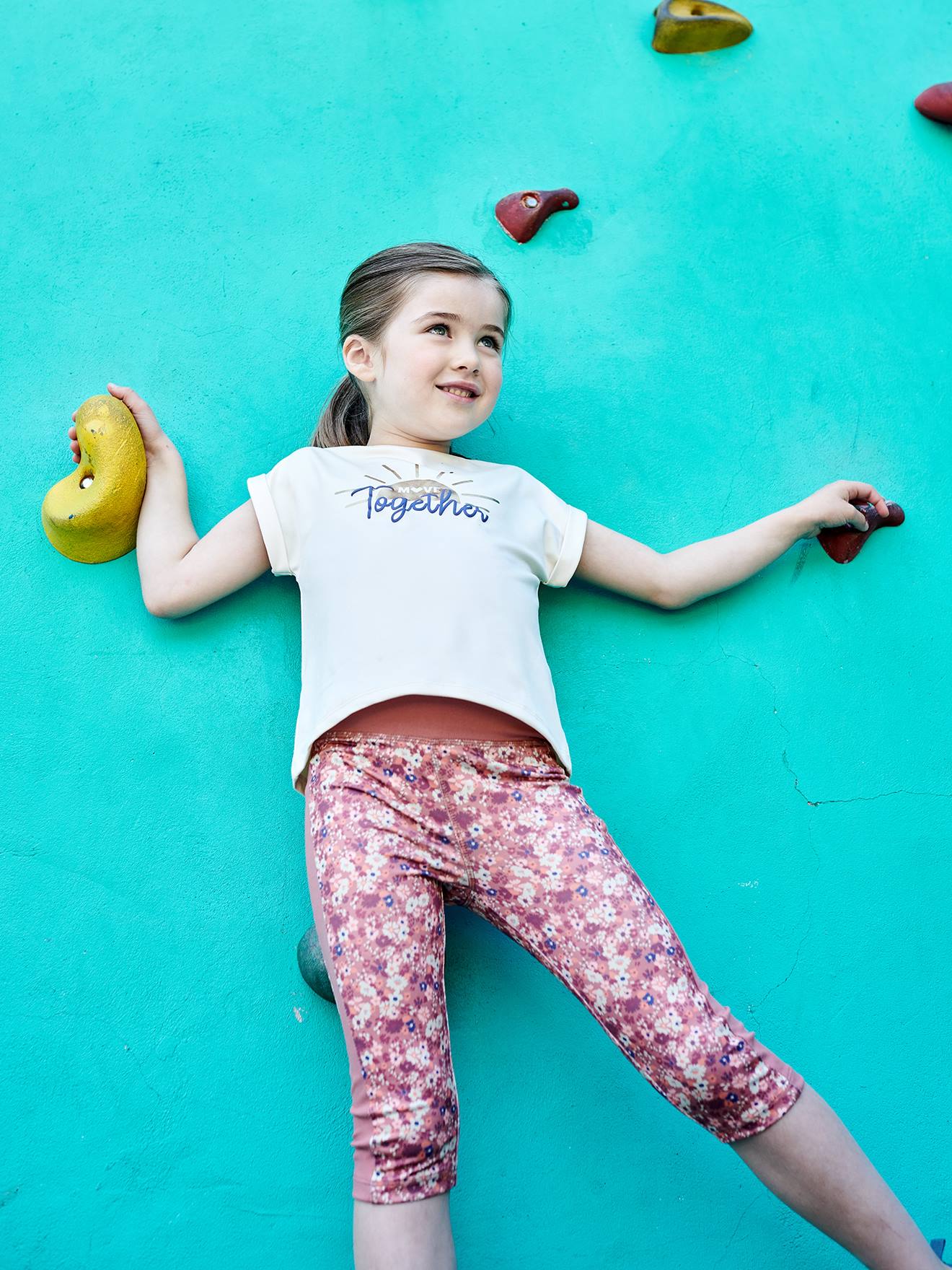 Ensemble de sport t-shirt et corsaire fille motif 