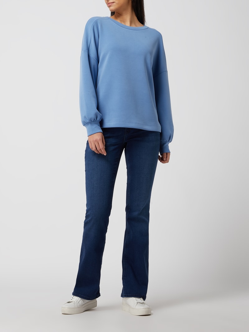 Sweatshirt mit überschnittenen Schultern in hellblau