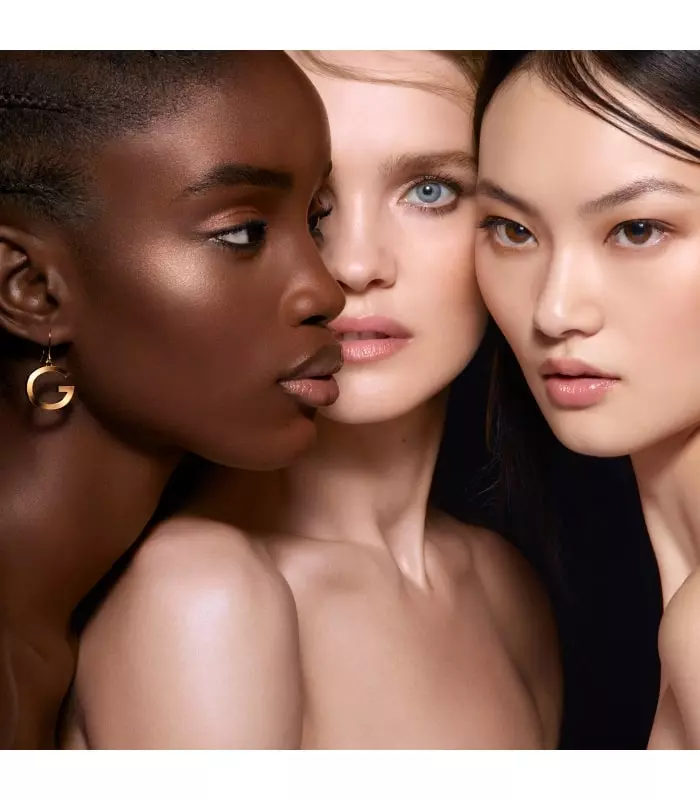 PARURE GOLD SKIN CONTROL FOND DE TEINT COMPACT HAUTE PERFECTION & MATITÉ Effet rajeunissant - tenue 24h - sans transfert