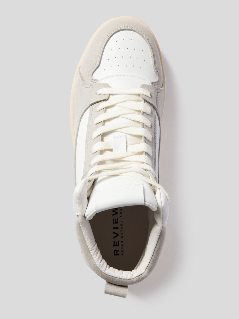 High Top Sneaker mit Kontrastbesatz in hellgrau