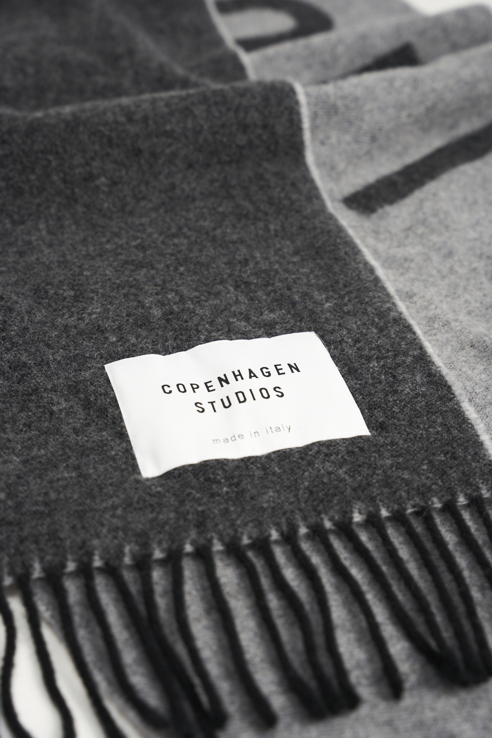 CPH SHAWL 1 wool mix black