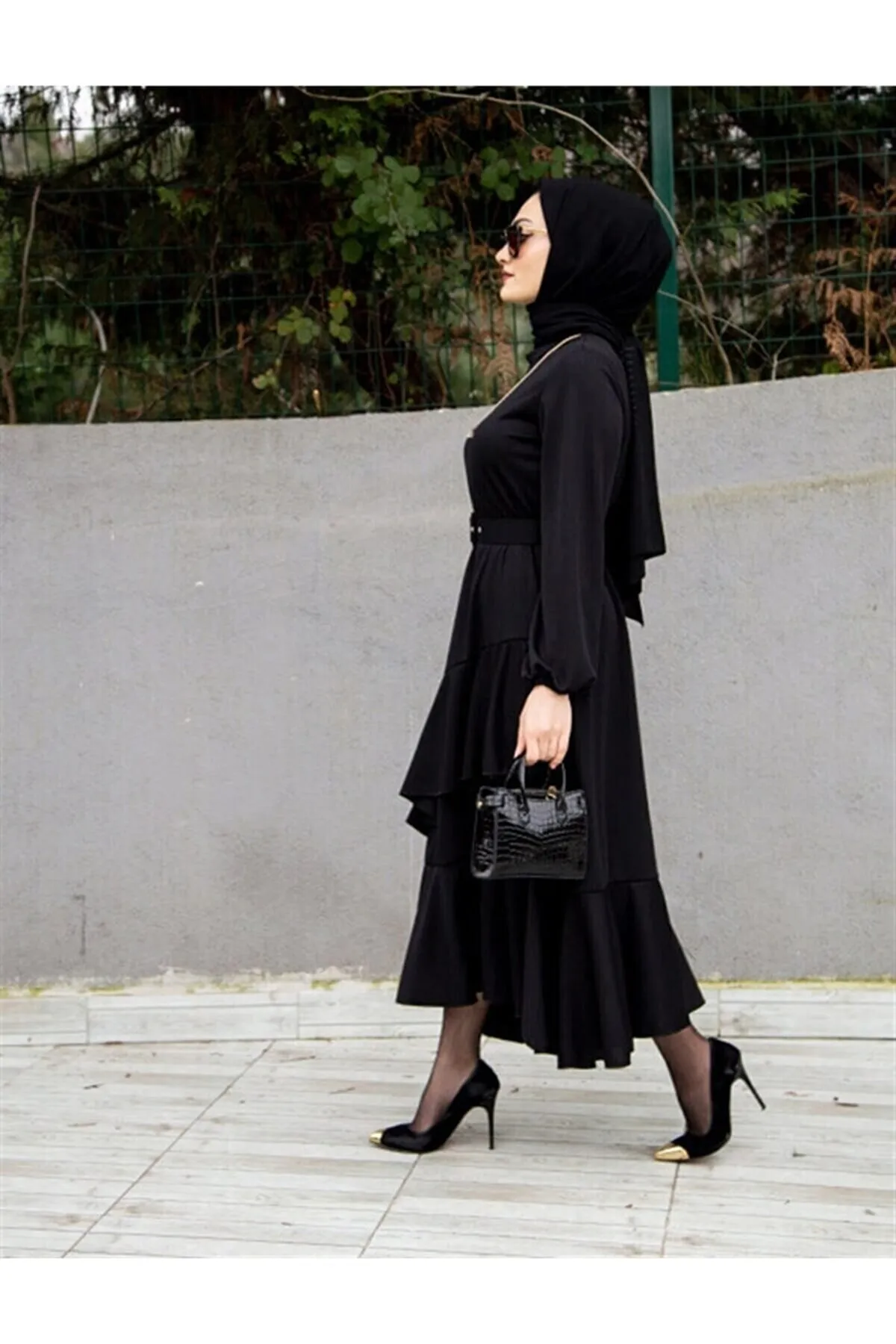 VOLT CLOTHİNG  Langes Kleid mit Volant und Gürtel für besondere Anlässe - Schwarz