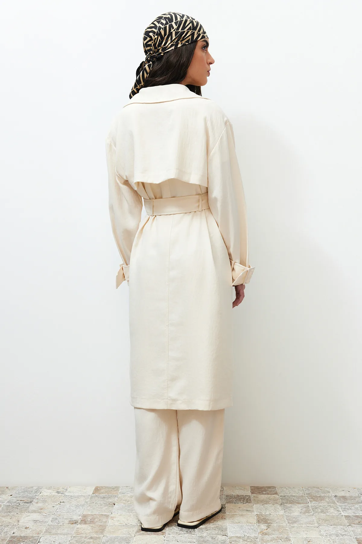 Trendyol Modest  Set aus Kimono-Hose mit gewebtem Unterteil und Oberteil im Stone Trench-Stil TCTSS24US00024