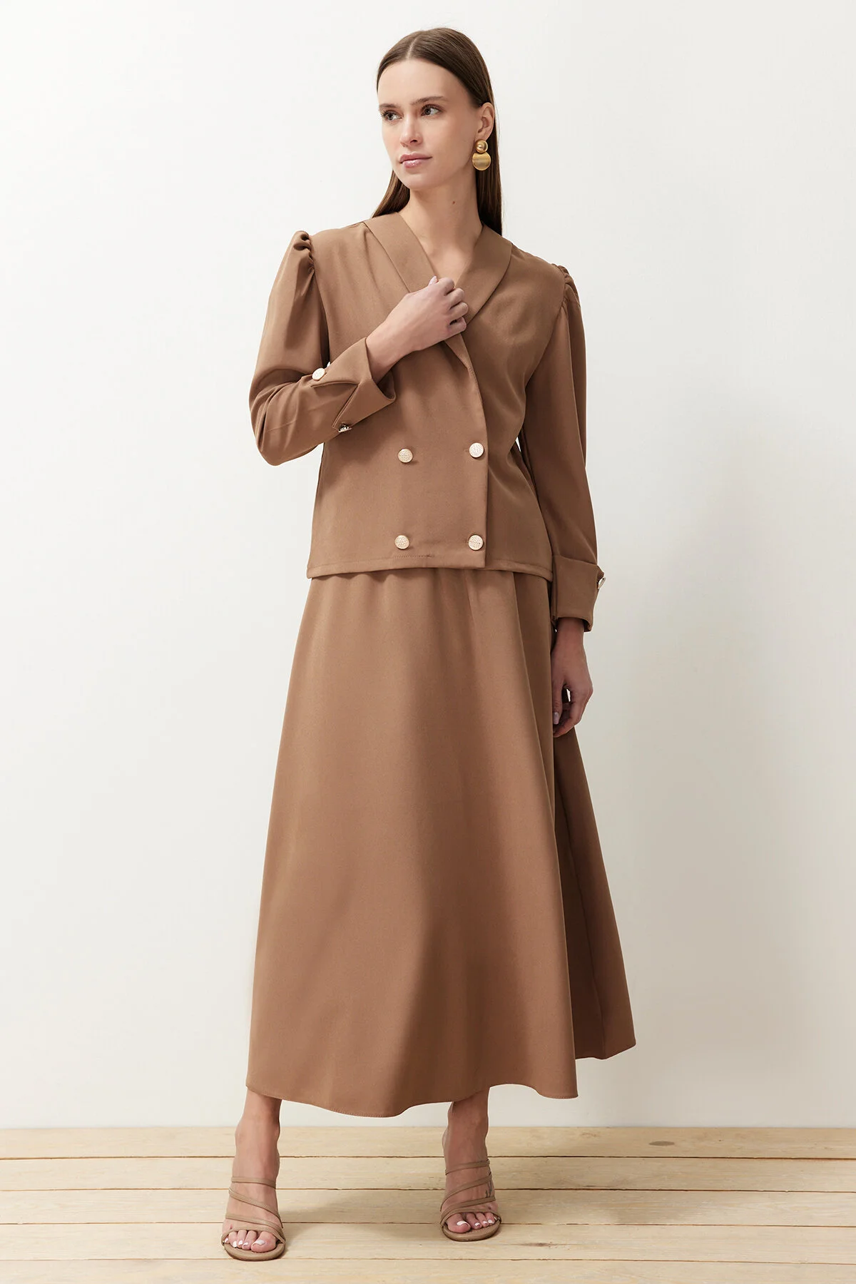 Trendyol Modest  Set aus Jacke, Rock, Oberteil und Unterteil aus gewebtem Nerzstoff TCTSS24US00063