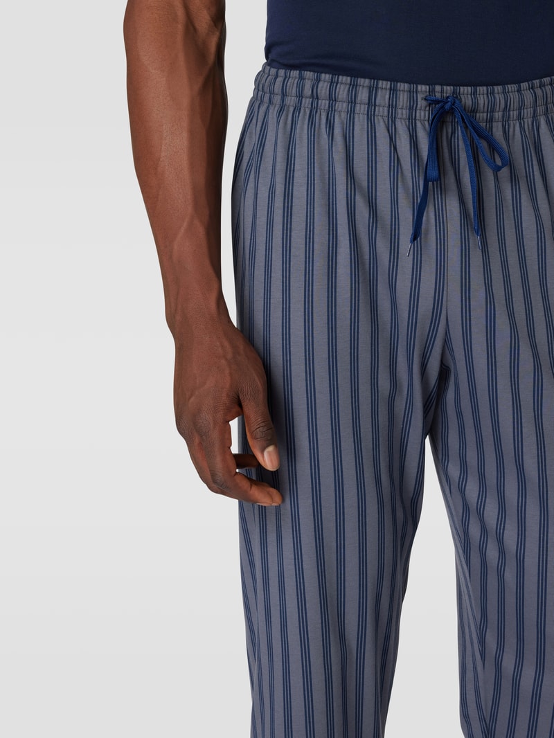 Pyjama-Hose aus Baumwolle mit Streifenmuster in mittelgrau
