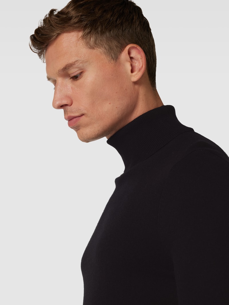 Strickpullover mit Rollkragen in schwarz