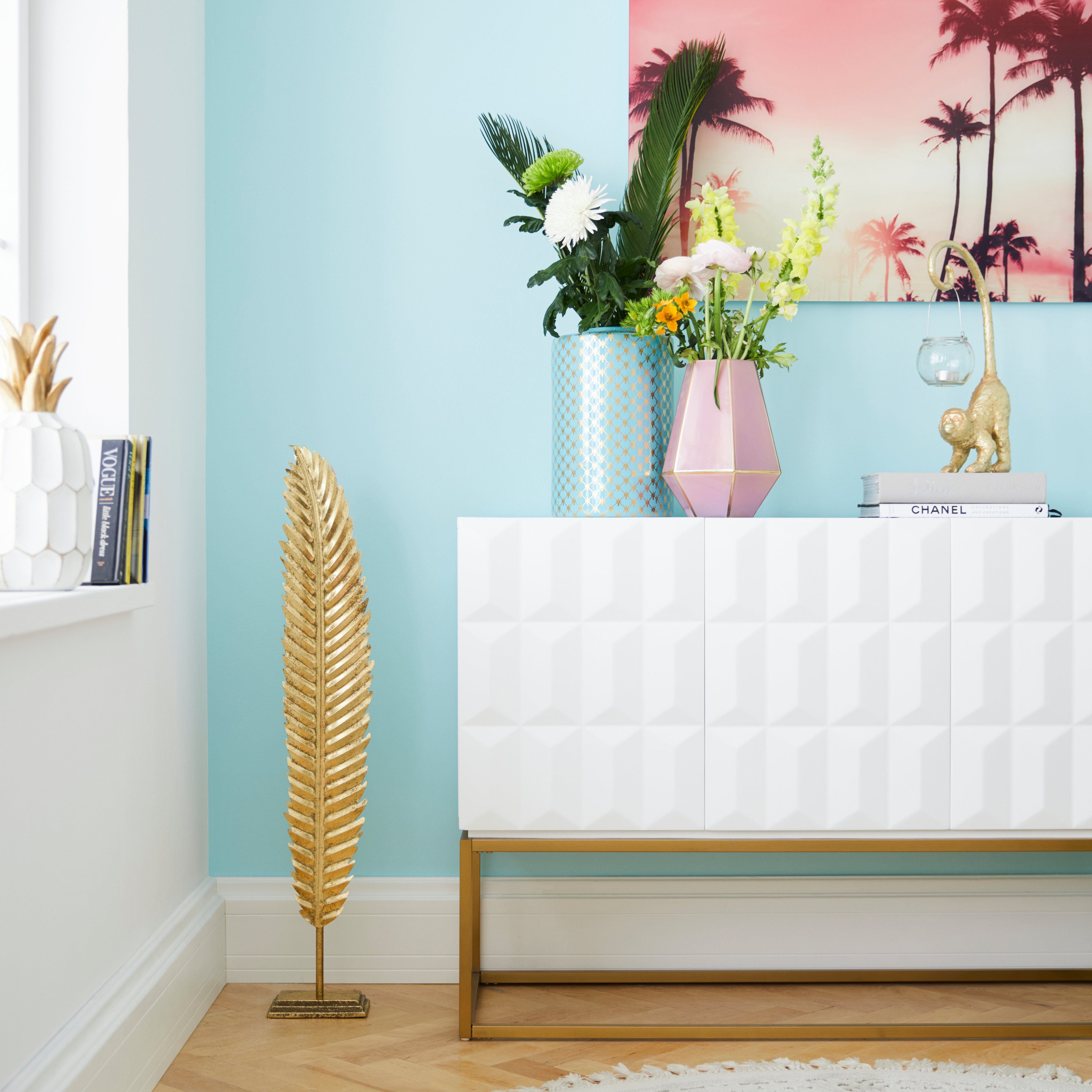 Leonique Sideboard Alais, in 3D-Optik, mit viel Stauraum und goldfarbenem Metallgestell