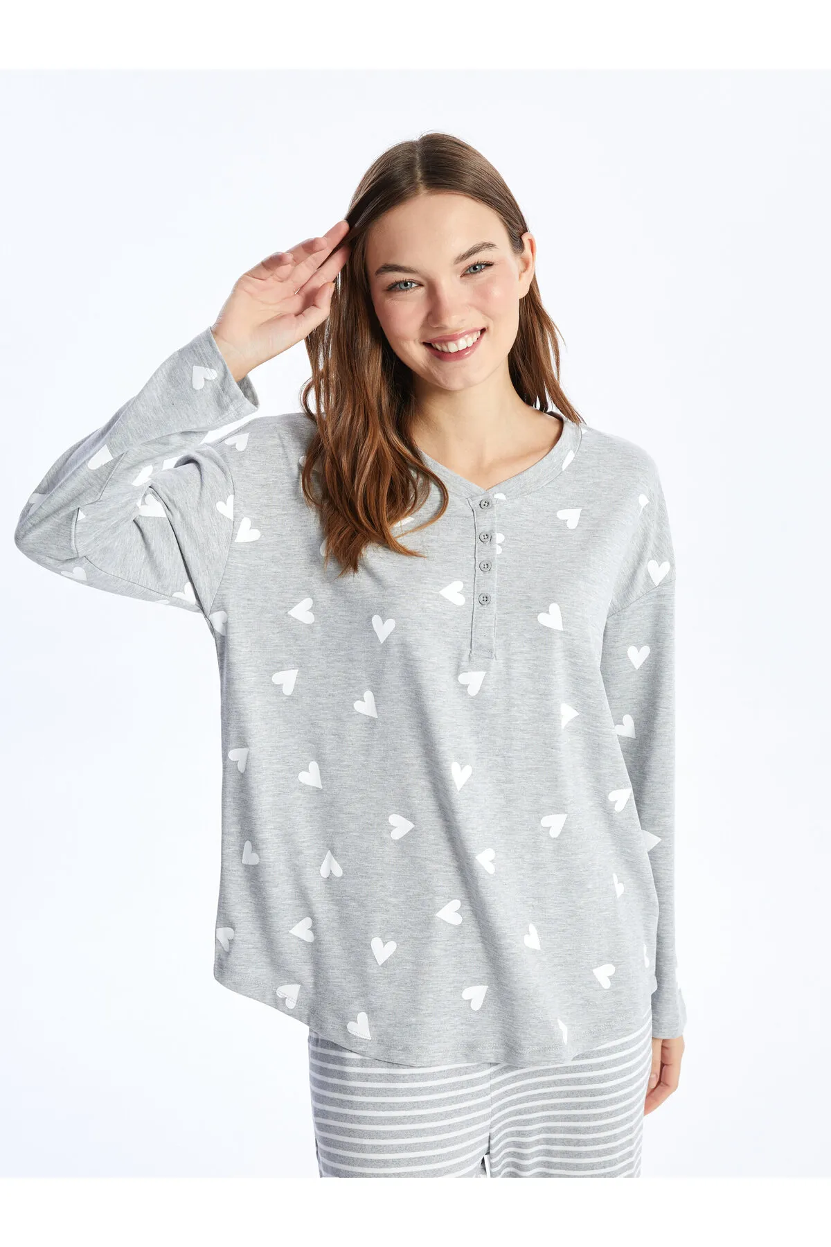 LC Waikiki  Gemustertes, langärmliges Damen-Pyjamaoberteil mit Rundhalsausschnitt