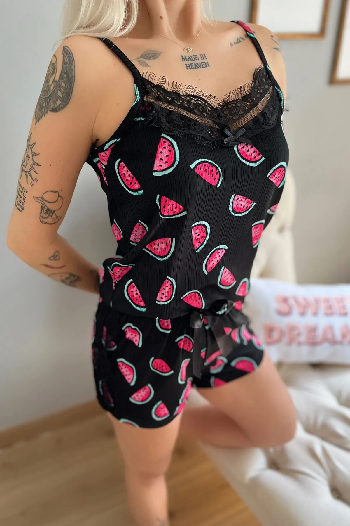 Pijamaevi  Schwarzes Wassermelonen-Pegasus-Pyjama-Set für Damen mit detaillierten Seil-Hosenträgershorts und Spitze