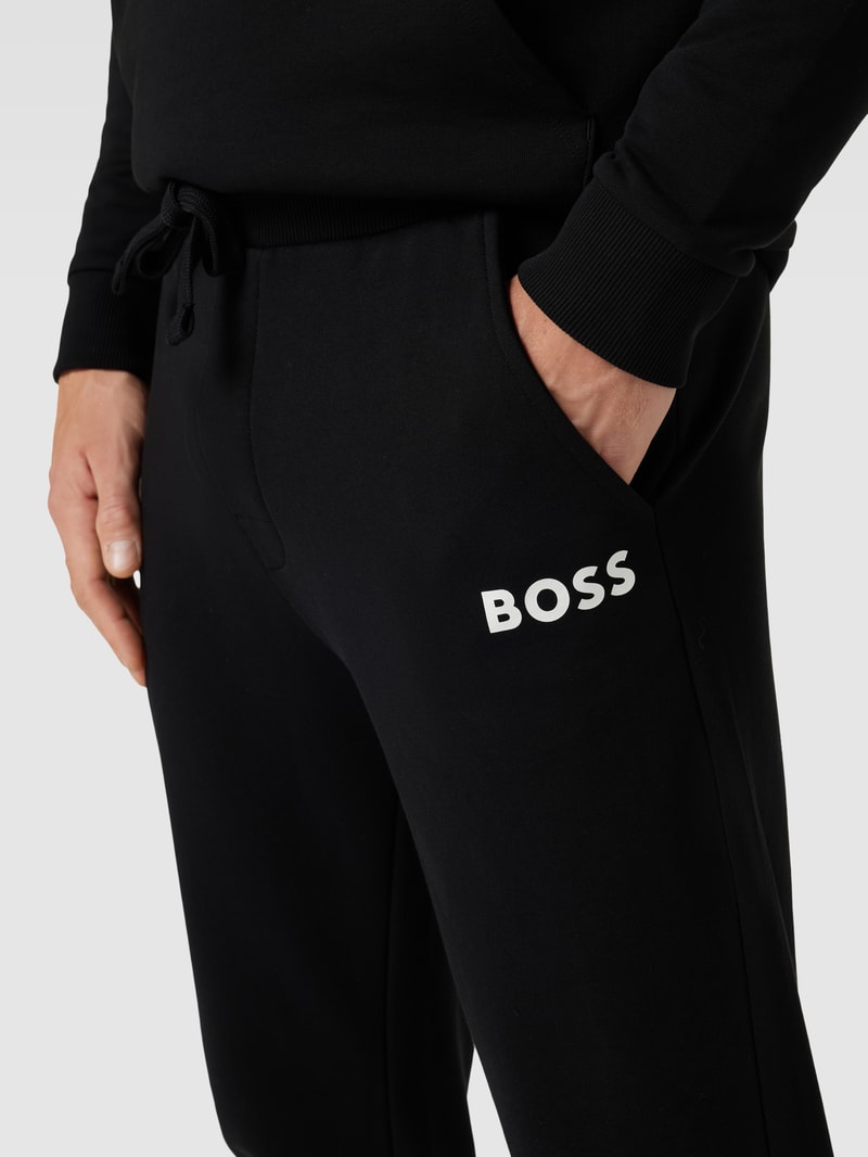 Sweatpants mit Eingrifftaschen in schwarz