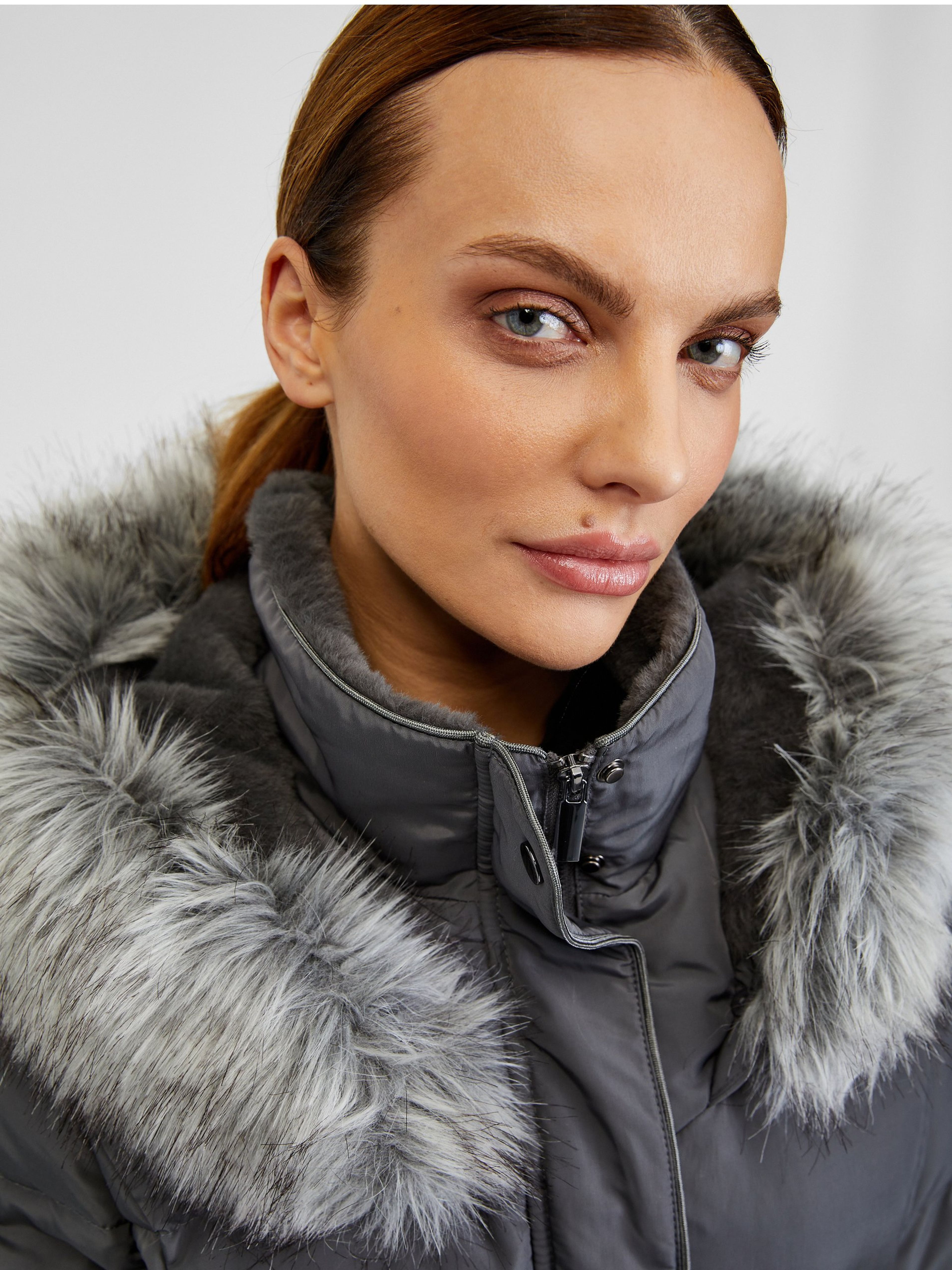 Dunkelgraue Damen-Winter-Steppjacke mit Gürtel ORSAY
