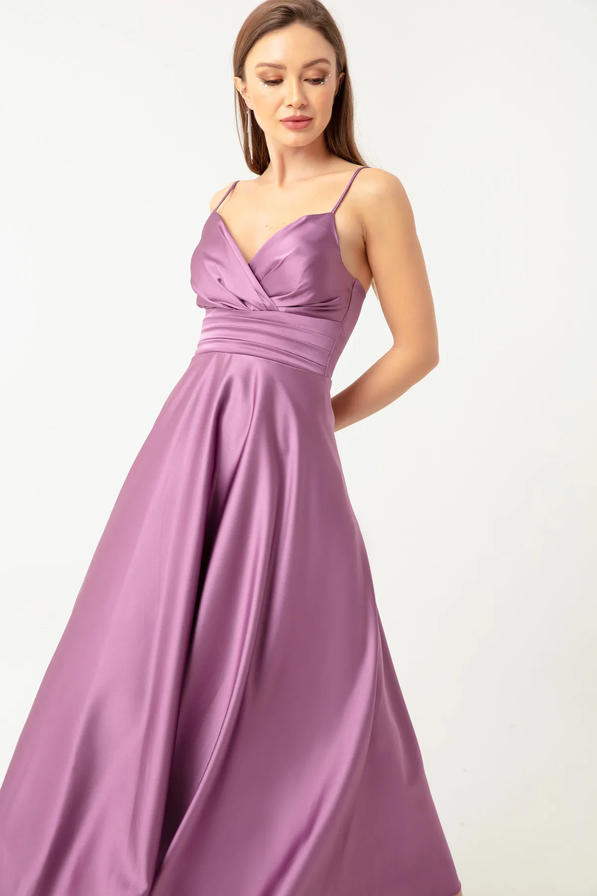 Lafaba  Lavendelfarbenes Midi-Abendkleid und Abschlusskleid aus Satin mit Taillengürtel und Seilriemen für Damen