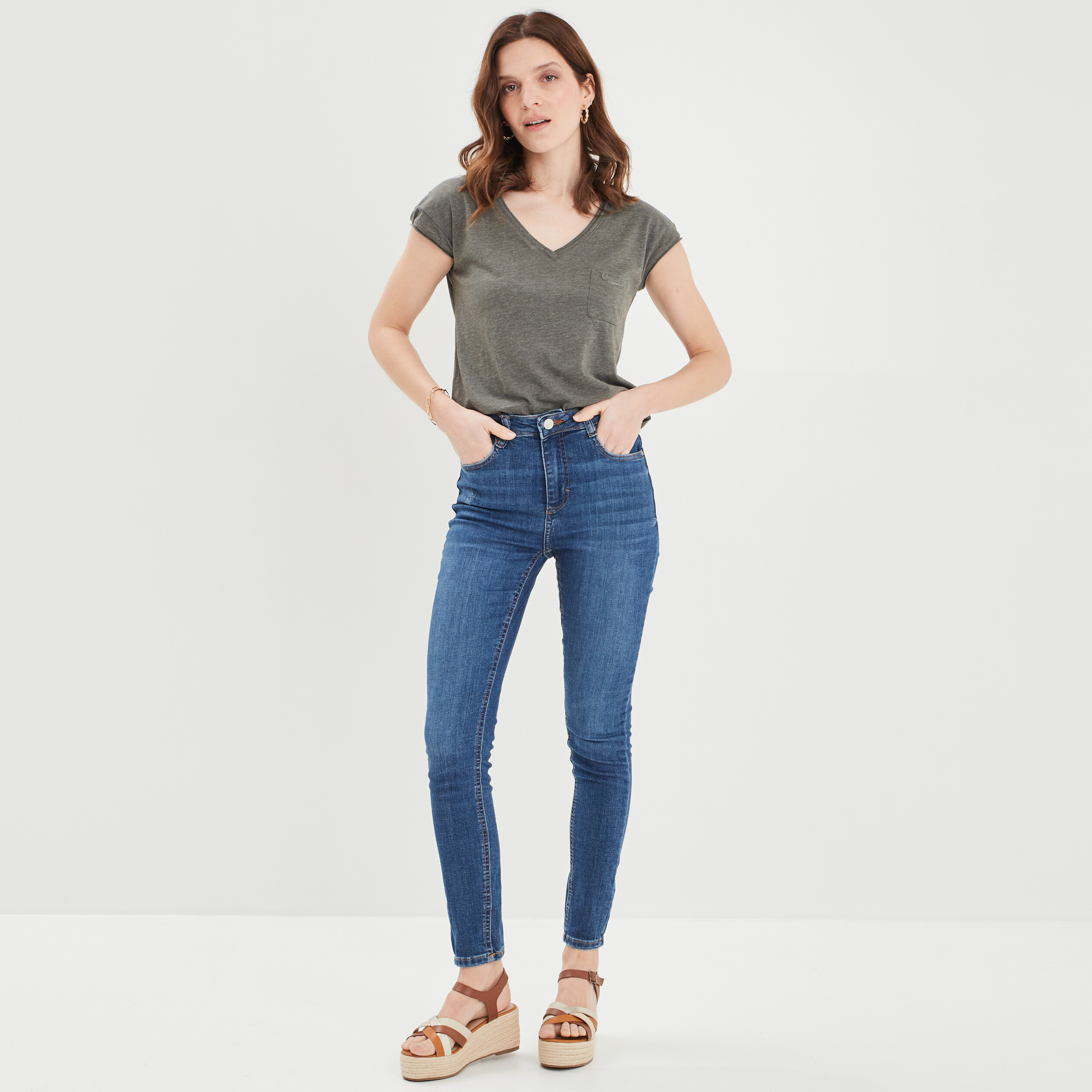 T-shirt col v poche poitrine Creeks vert kaki femme | La Halle