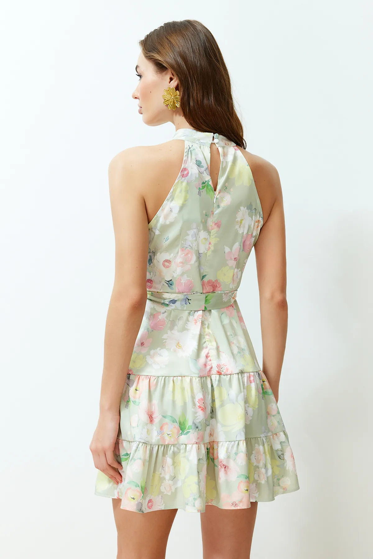 Trendyol Collection  Grünes A-Linien-Minikleid aus Satin mit Blumendruck TWOSS20EL2490