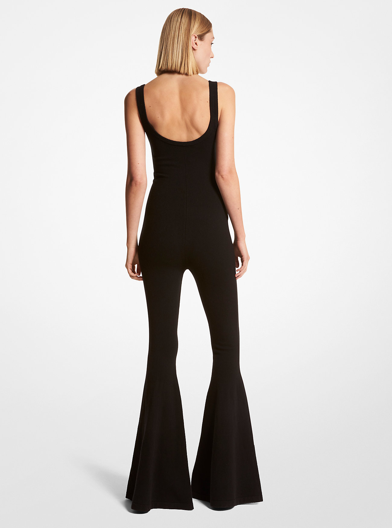 Jumpsuit i elastisk kasjmir med utsving - SVART