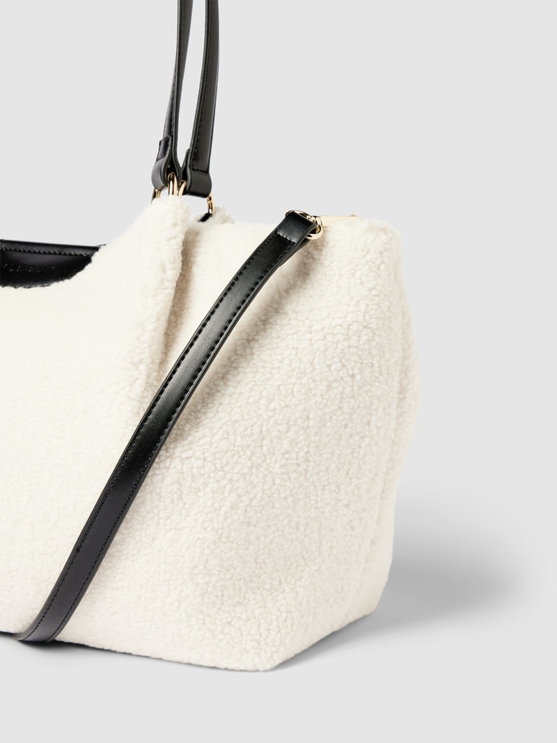 Shopper mit Teddyfell Modell 'JUTIS' in ecru