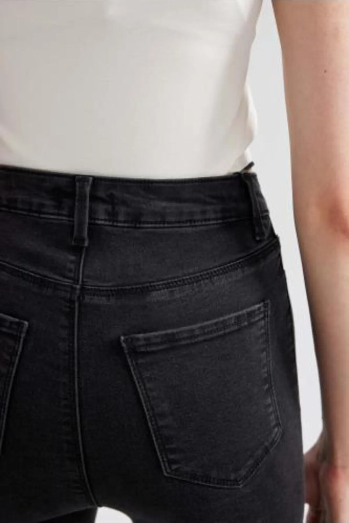 DeFacto  Jegging-Jeans mit hoher Taille, schmalem Bein und langer Länge A5819ax23au