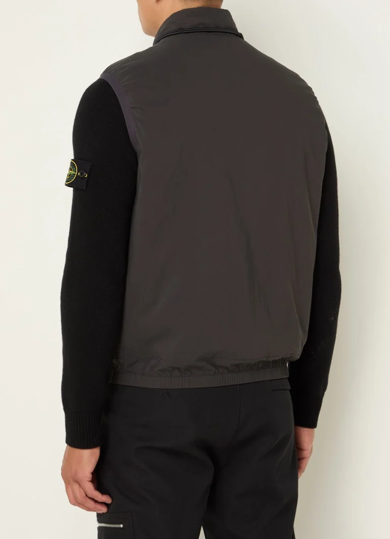 Γιλέκο Stone Island 12696 με τσέπες με φερμουάρ και κέντημα με λογότυπο