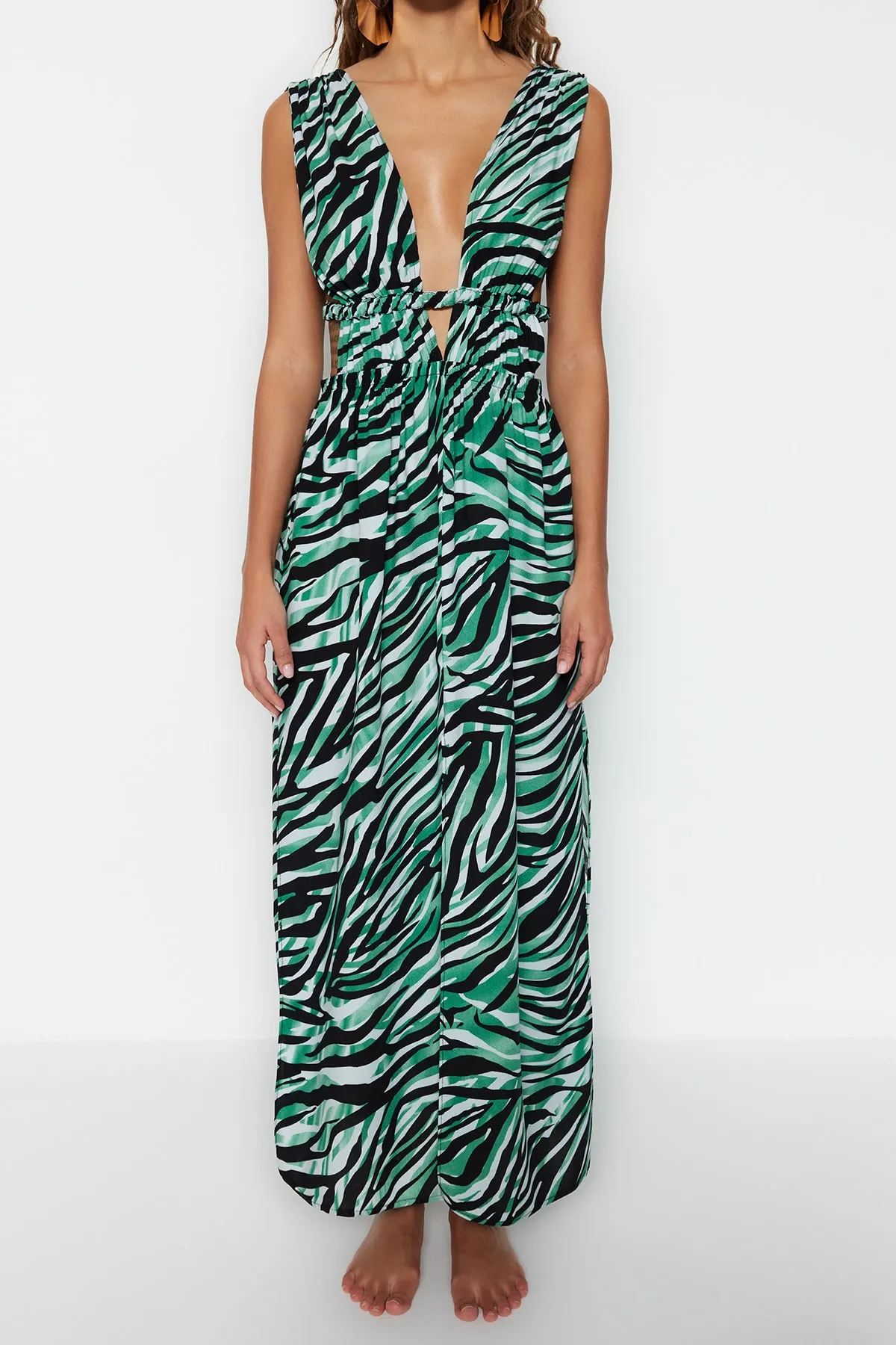 Trendyol Collection  Gerafftes, gewebtes Maxi-Strandkleid mit Tiermuster TBESS22EL0731