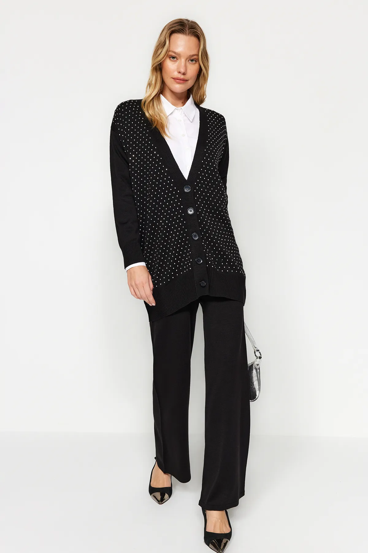 Trendyol Modest  Schwarzes Set aus Strickjacke und Hose mit Schmucksteinen, Oberteil und Unterteil TCTAW24US00079