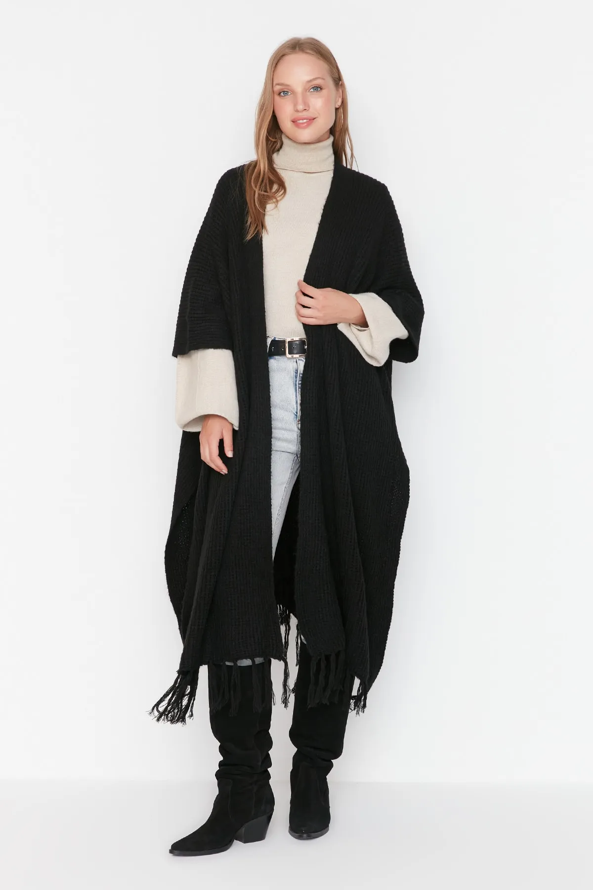 Trendyol Modest  Schwarzer langer Strickcardigan mit Quasten TCTAW23TH00008