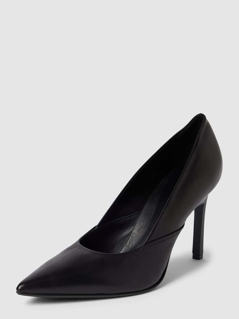 Pumps aus Leder mit spitzer Form in schwarz