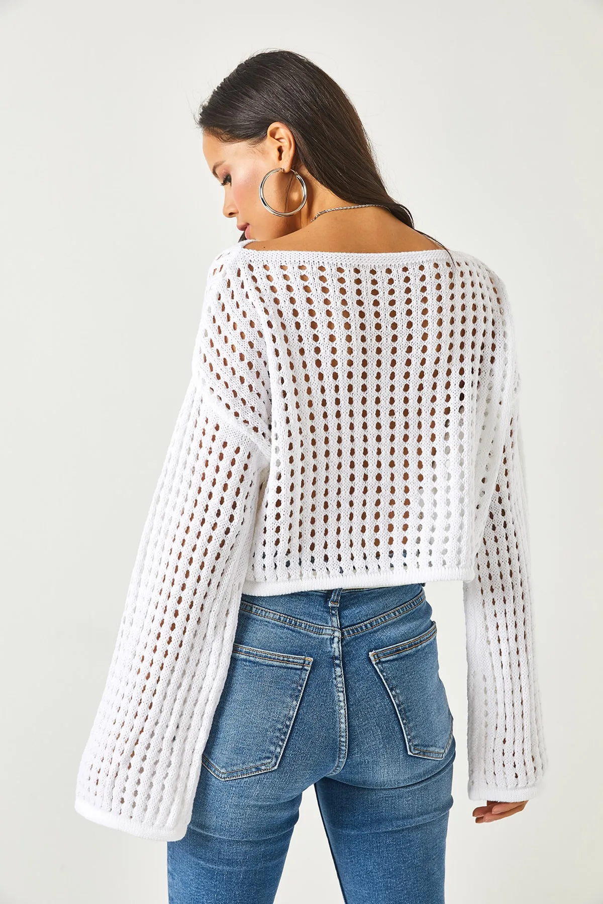 Olalook  Weiße durchbrochene Crop-Strickbluse mit spanischen Ärmeln für Damen BLZ-19002176
