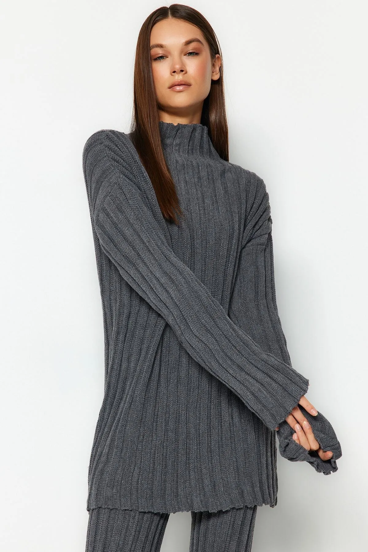 Trendyol Collection  Anthrazitfarbenes Strickoberteil- und Unterteil-Set TWOAW24AU00134