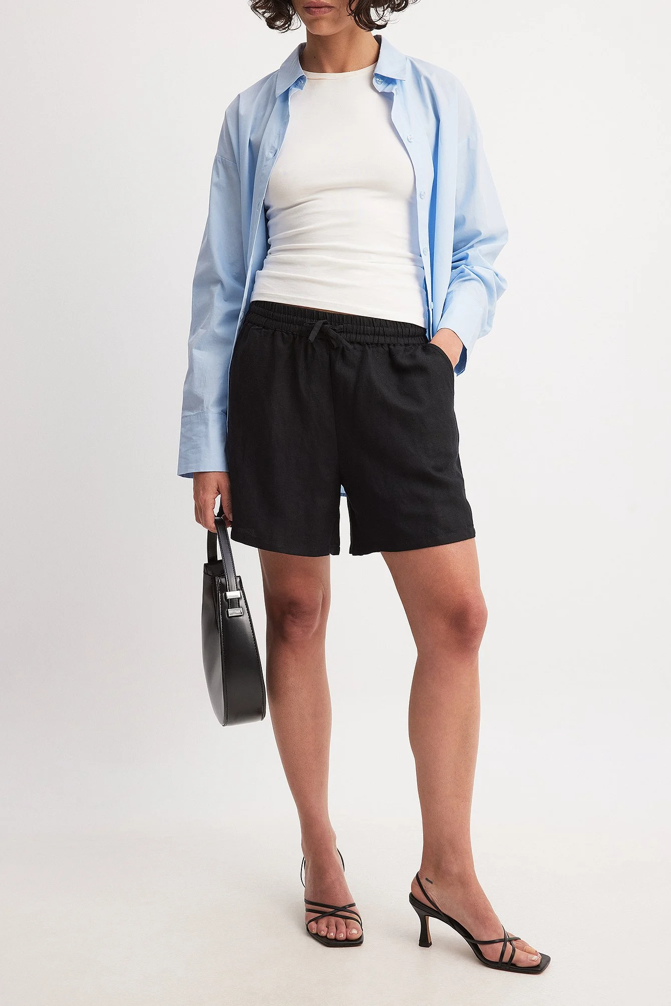 Weite Shorts mit halbhoher Taille aus Viskose-Mix