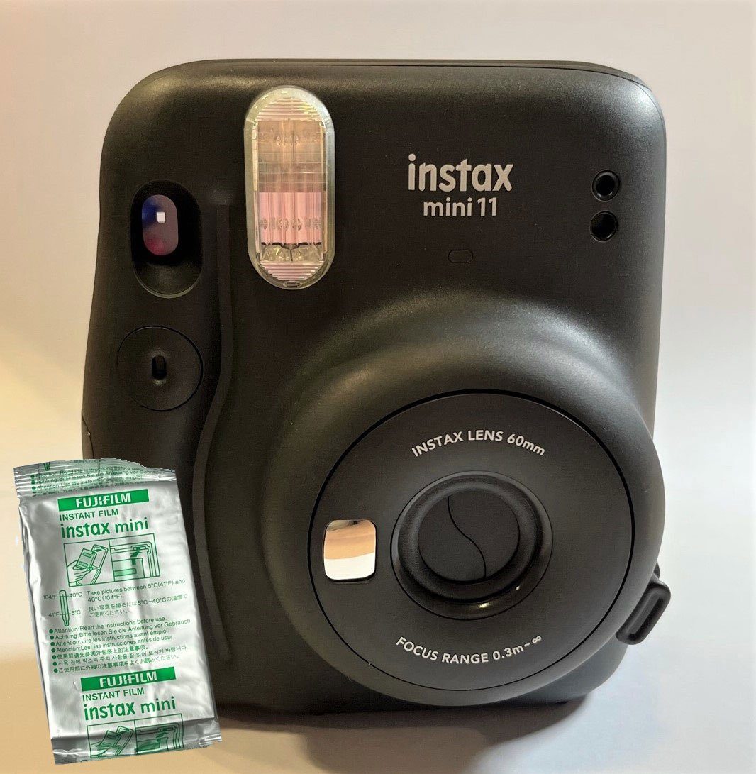 FUJIFILM Instax Mini 11 Charcoal-Gray inklusive Film mit 10 Aufnahmen Sofortbildkamera