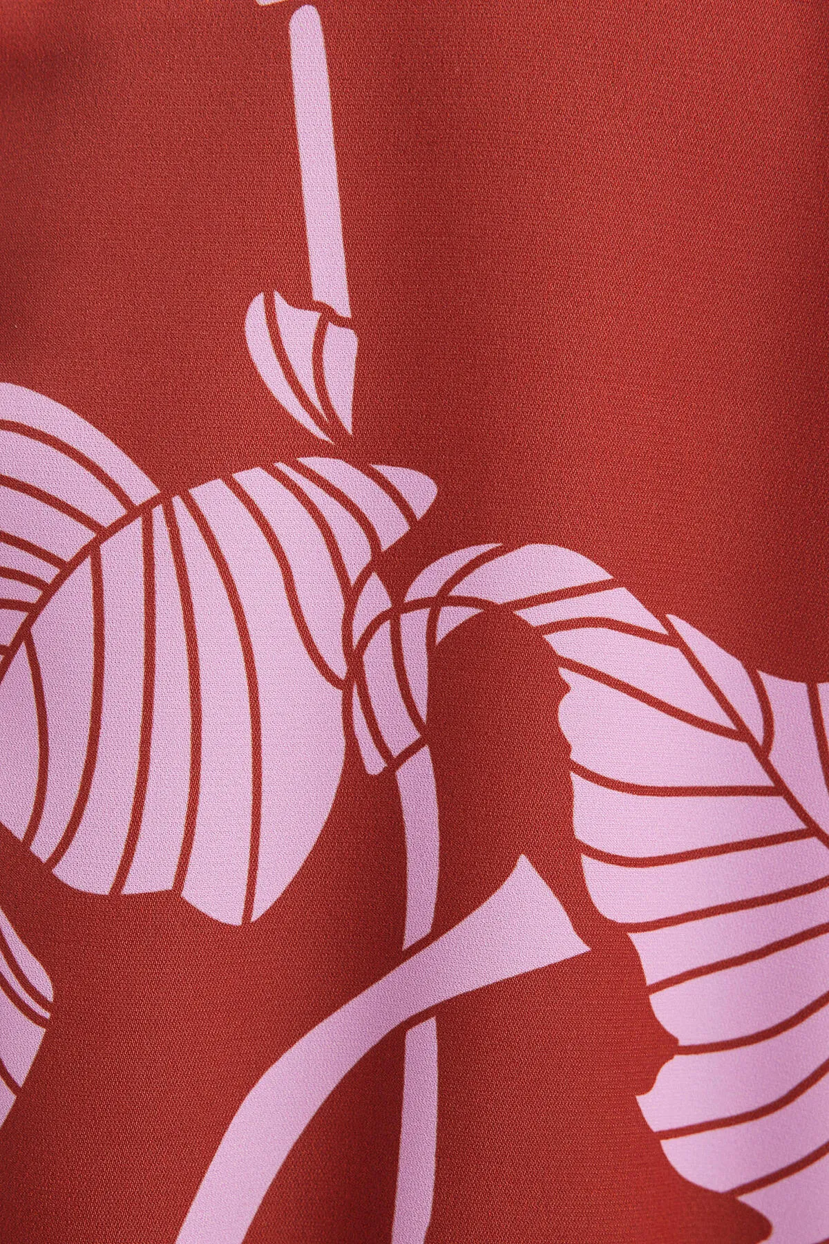 Touché Privé  KLEID AUS SATIN MIT GÜRTEL