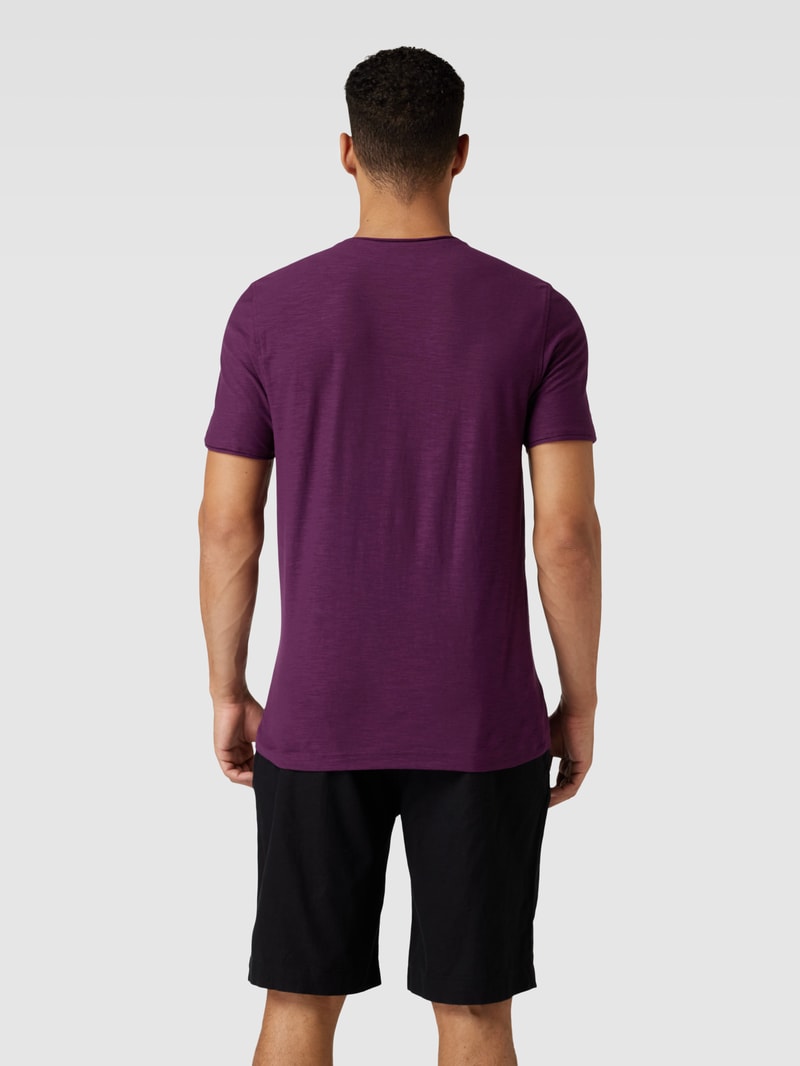 Regular Fit T-Shirt aus Baumwolle mit V-Ausschnitt in aubergine