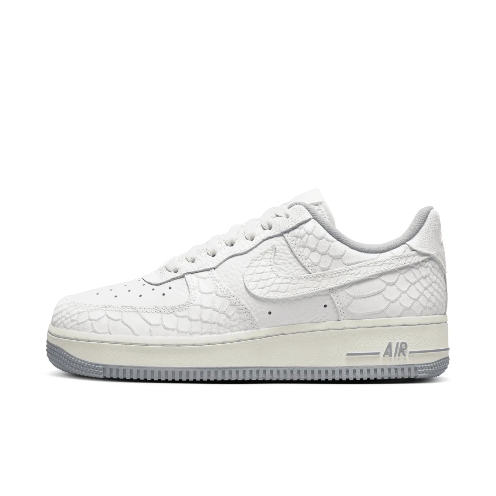 Nike Air Force 1 Wmns 07 Python DX2678 100 / weiss