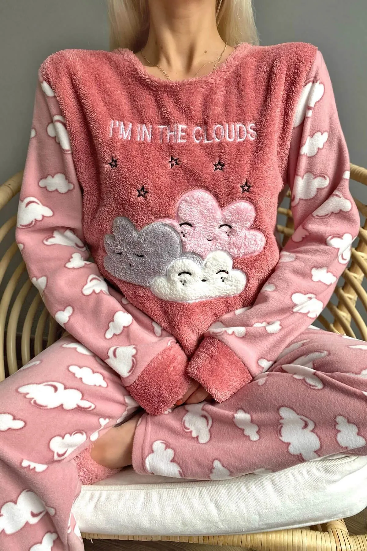 Pijamaevi  Plüsch-Pyjama-Set für Damen mit rosa Mondwolkenmuster