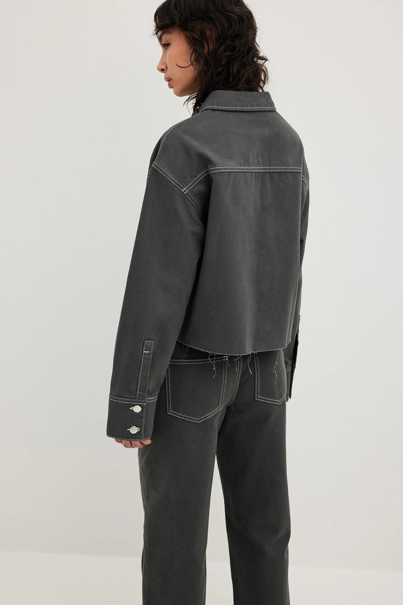 Denim-Jacke mit Kontrastnähten