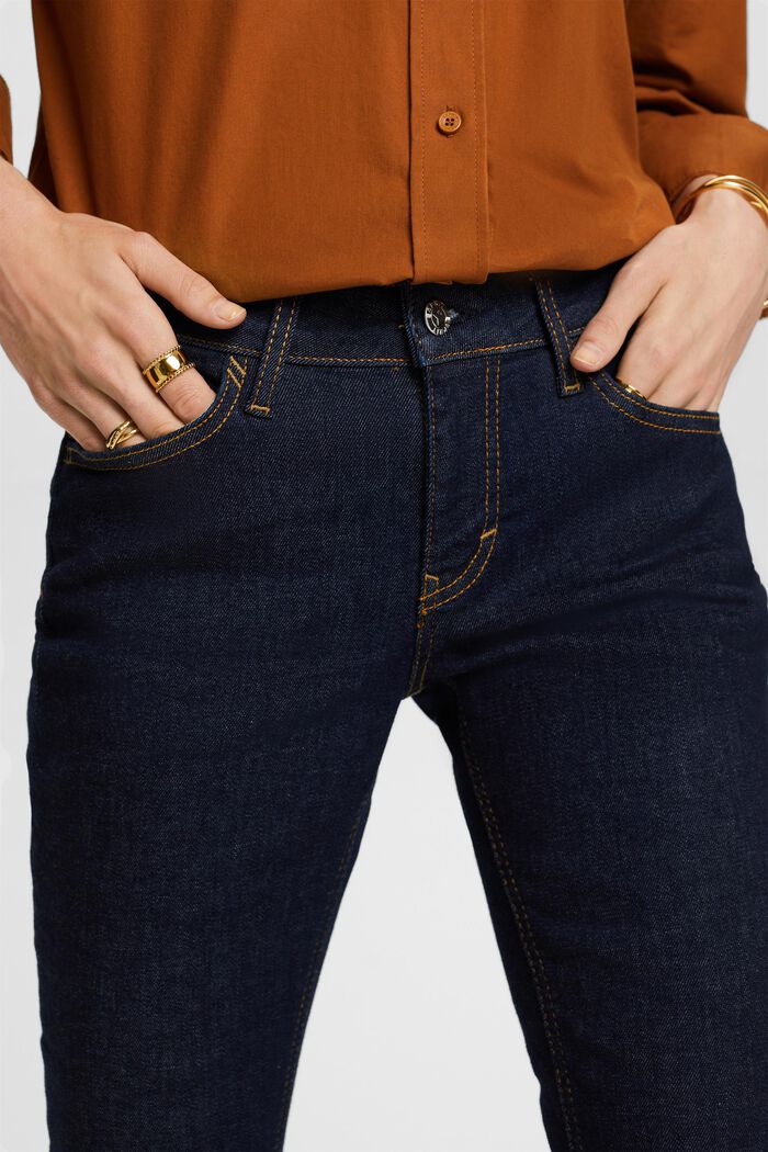 Recycelt: Skinny Jeans mit mittelhohem Bund