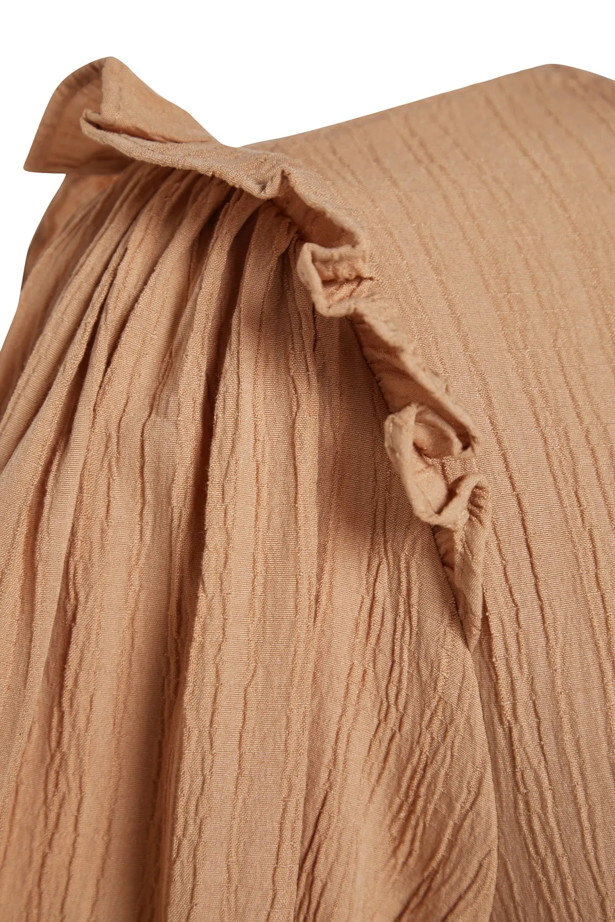 Trendyol Modest  Beiges Kleid aus Viskose-Mischgewebe mit Rüschenrock, Schultergurt und Volantfutter TCTSS23EB00290