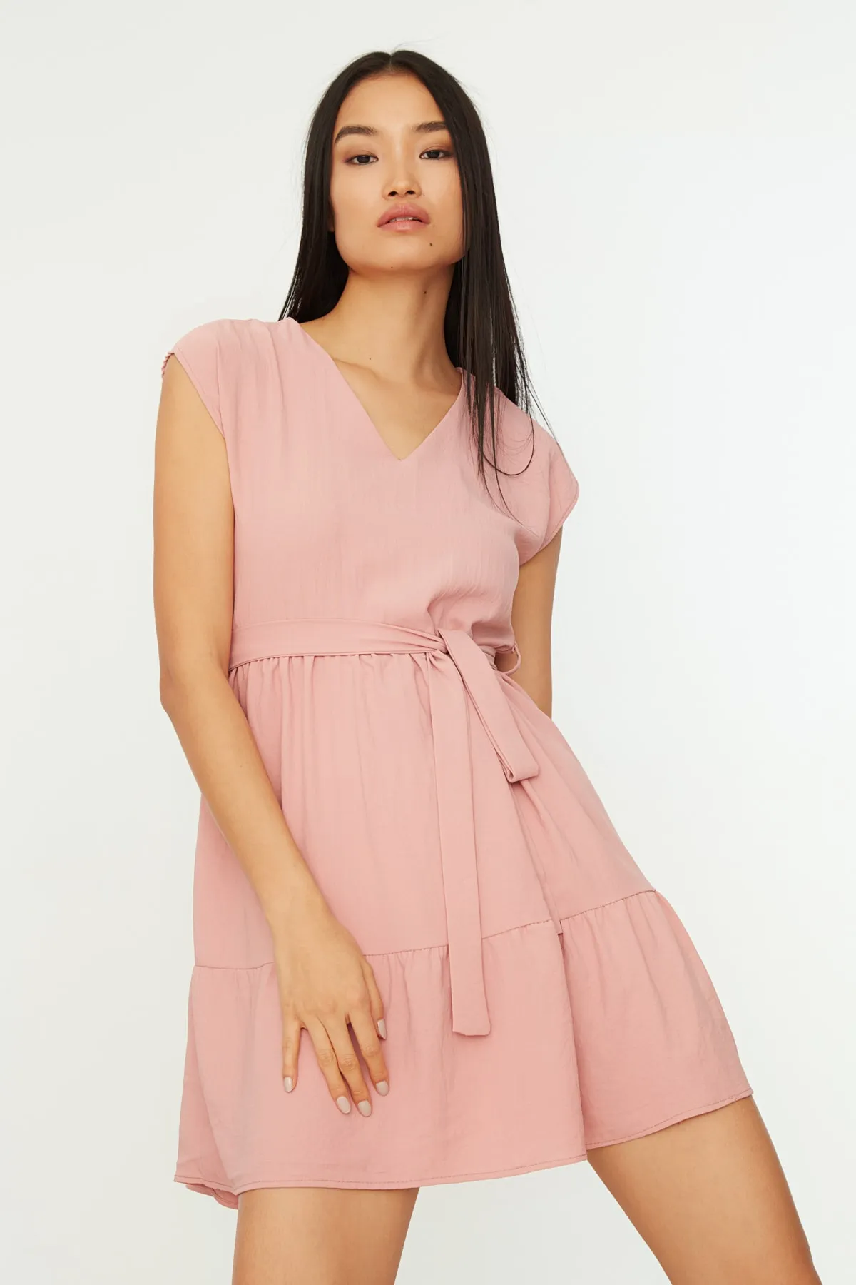 Trendyol Collection  Dusty Rose gewebtes Kleid mit Gürtel TWOSS20EL0628