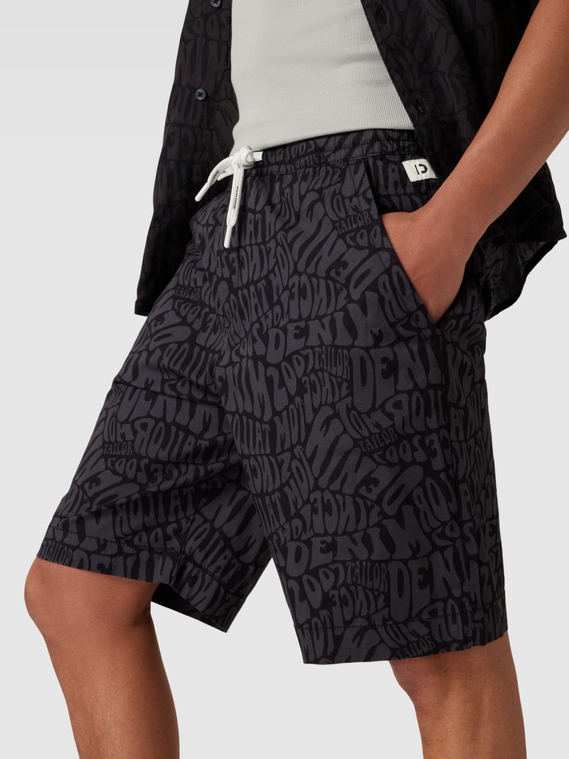 Shorts mit Allover-Muster in schwarz
