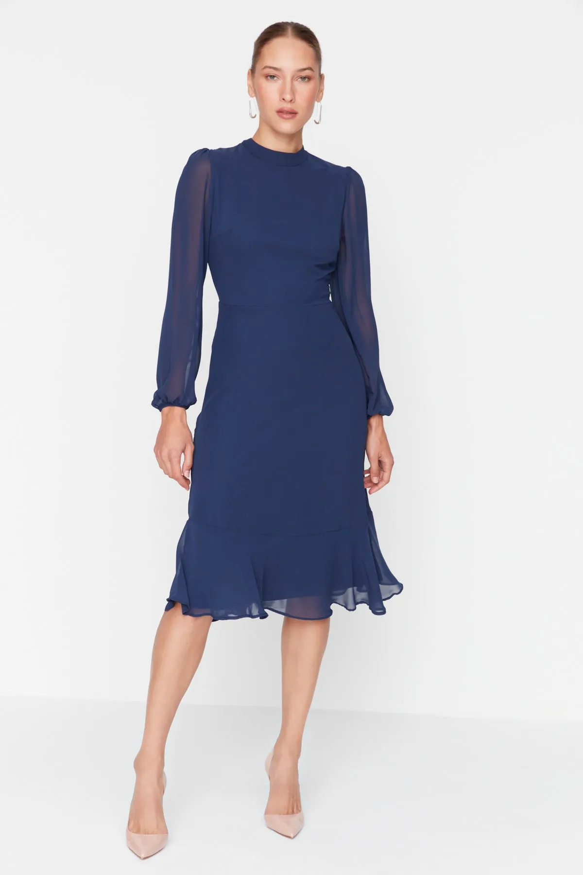 Trendyol Collection  Indigofarbenes A-Linien-Midikleid mit Stehkragen und Chiffongewebe TWOAW20EL1313
