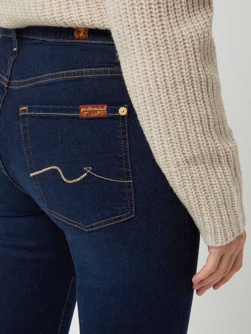 Bootcut Jeans mit Stretch-Anteil in marineblau