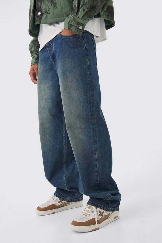 Lockere Jeans mit Graffiti-Applikation