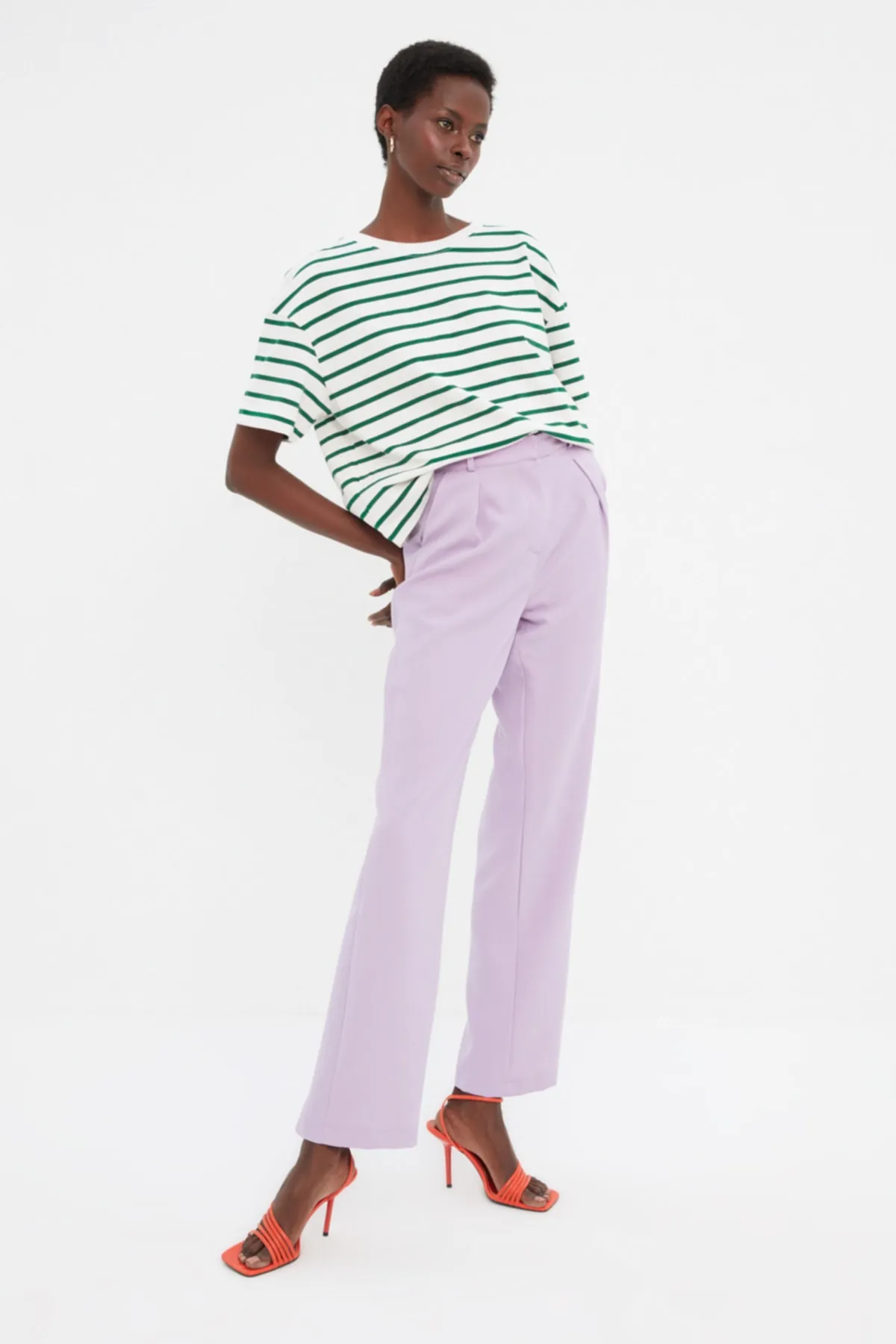 Trendyol Collection  Fliederfarbene, plissierte Webhose mit weitem Bein TWOSS21PL0155