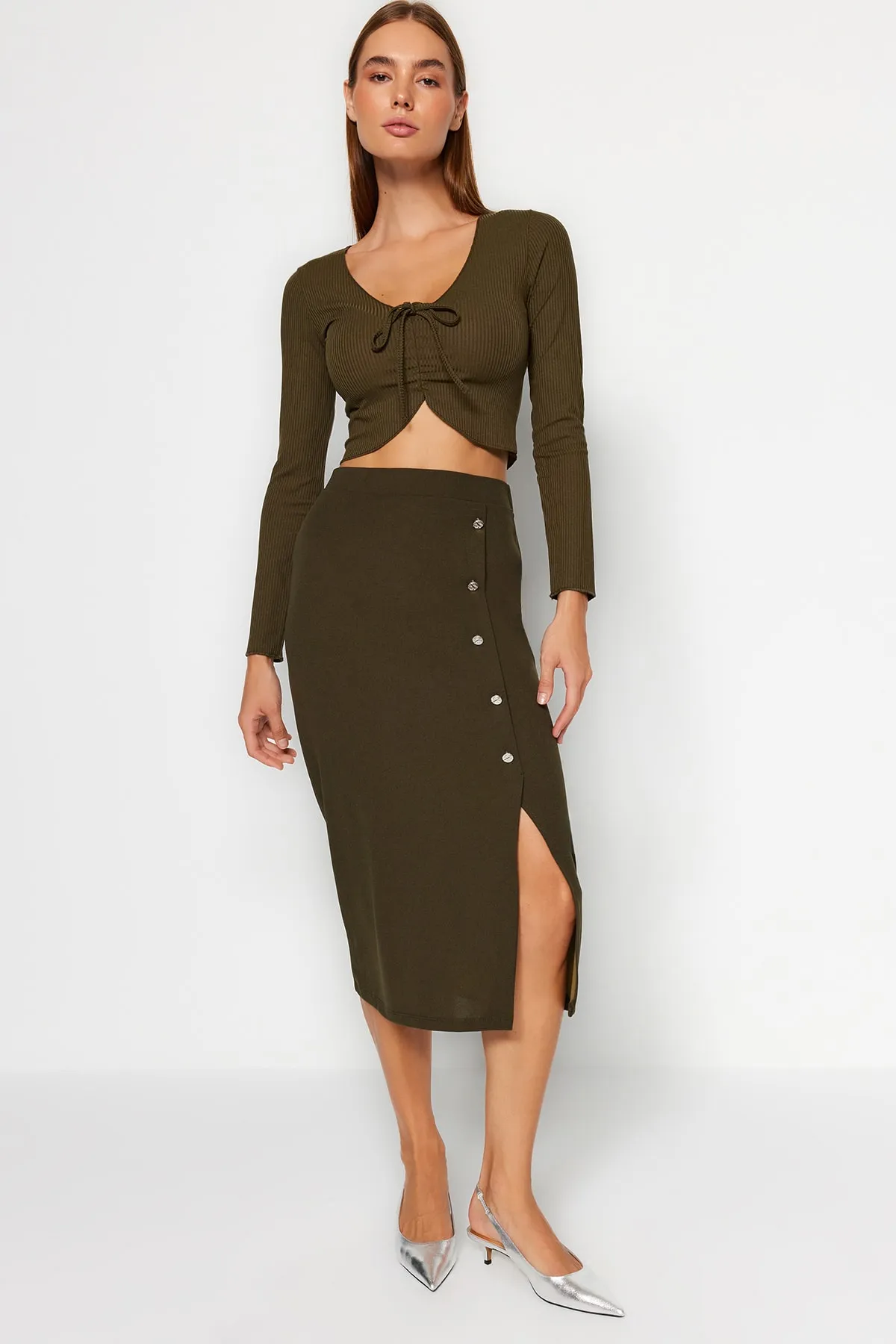 Trendyol Collection  Khakifarbener Maxi-Bleistiftrock aus Crêpe-Strick mit Knopfleiste TWOSS23ET00320