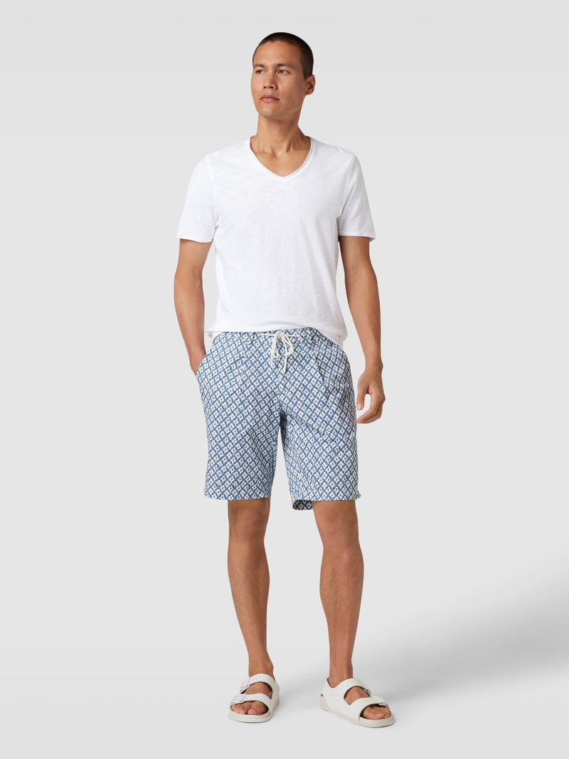 Regular Fit T-Shirt aus Baumwolle mit V-Ausschnitt in weiß